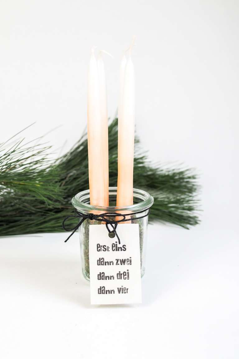 Adventskranz im Glas mit DIY Metallic-Kerzen